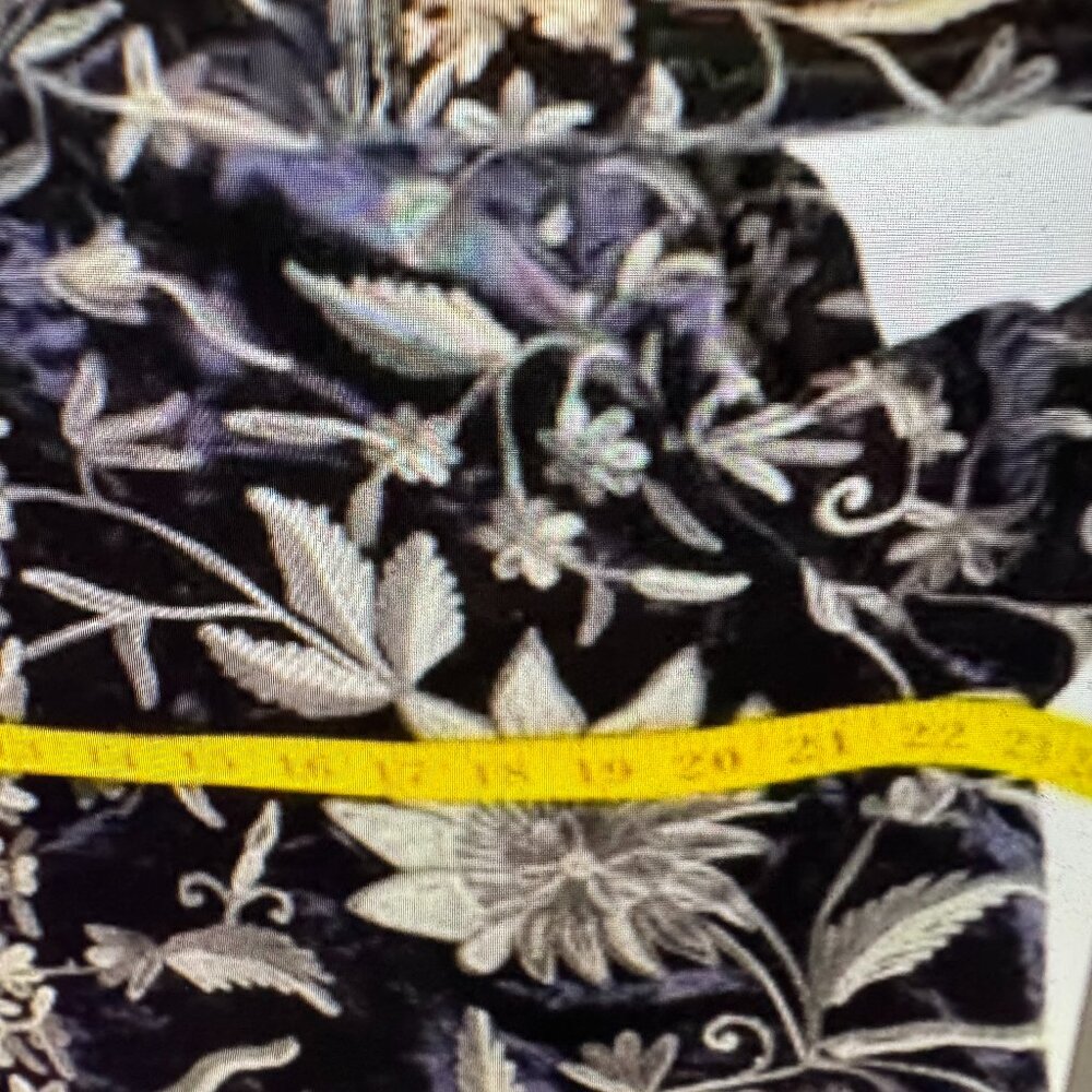 Beautiful Soft Surrounding Heavily Embroidered Navy Velvet Mugal Jacket. Size XL - Picture 11 of 11